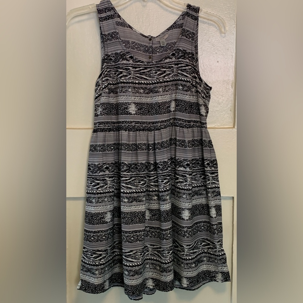 Ecote Dress Or Tunic Snap Closure Black And White